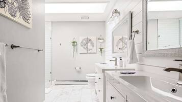 Shower, hair dryer, towels, shampoo