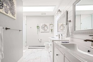 Shower, hair dryer, towels, shampoo