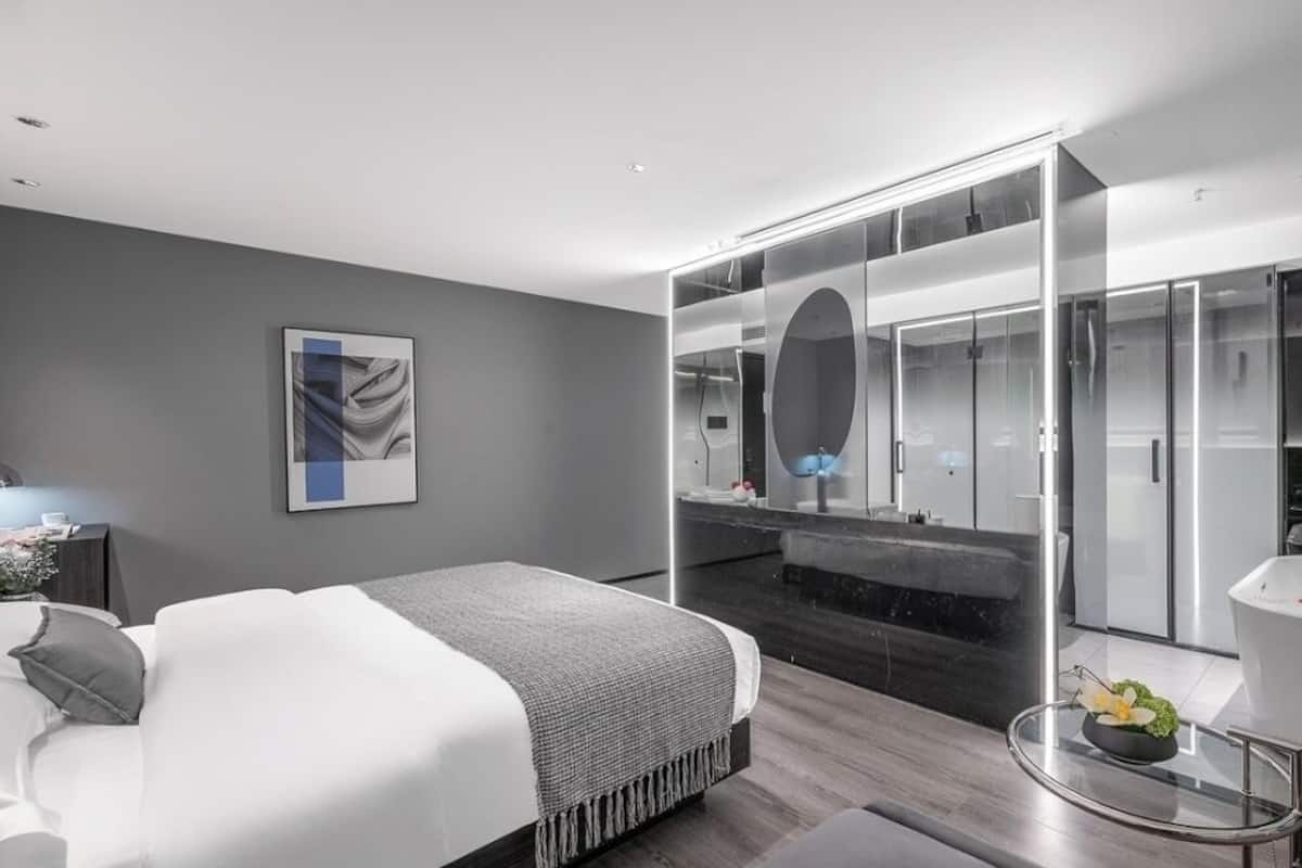 Deluxe Room, City View