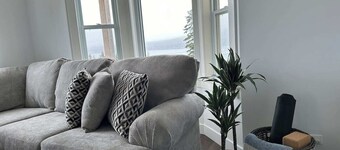 Oceanfront Cottage | Walk to Trail & Boat Tours