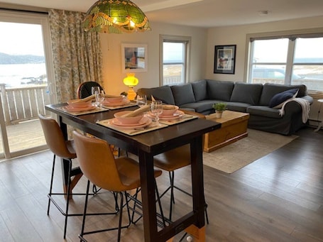 Dining. Elliston Oasis: Every View A Coastal Masterpiece