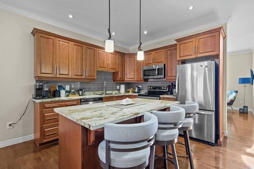 Freshwater Joys: Jellybean 4BR Gem In St. John's