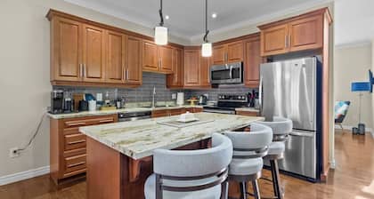 Freshwater Joys: Jellybean 4BR Gem In St. John's