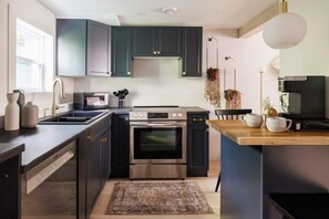 Fridge, microwave, oven, stovetop - Quidi Vidi Tides: 1BR Walk To QV Attractions (St. John's)