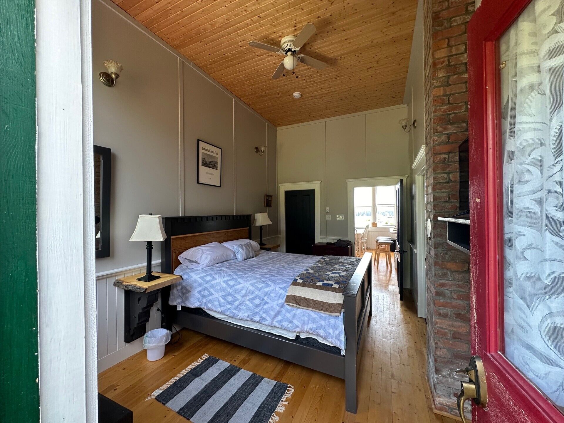 2 bedrooms, iron/ironing board, WiFi (free), bed sheets