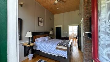 2 bedrooms, iron/ironing board, WiFi (free), bed sheets