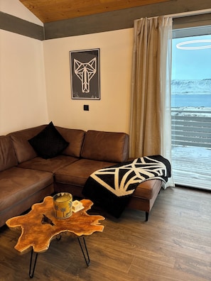 Smart TV y chimenea 