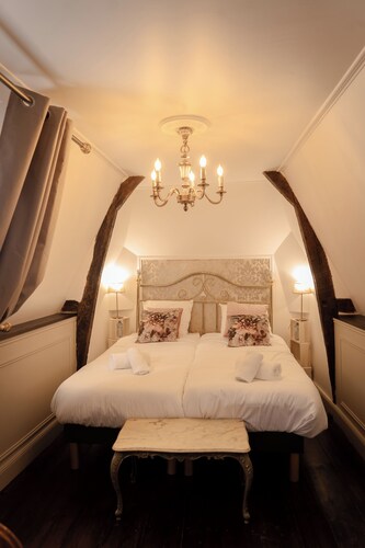 2 double rooms Camille CLAUDEL and Niki de SAINT PHALLE