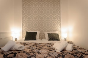 2 chambres, fer et planche à repasser, Wi-Fi, draps fournis