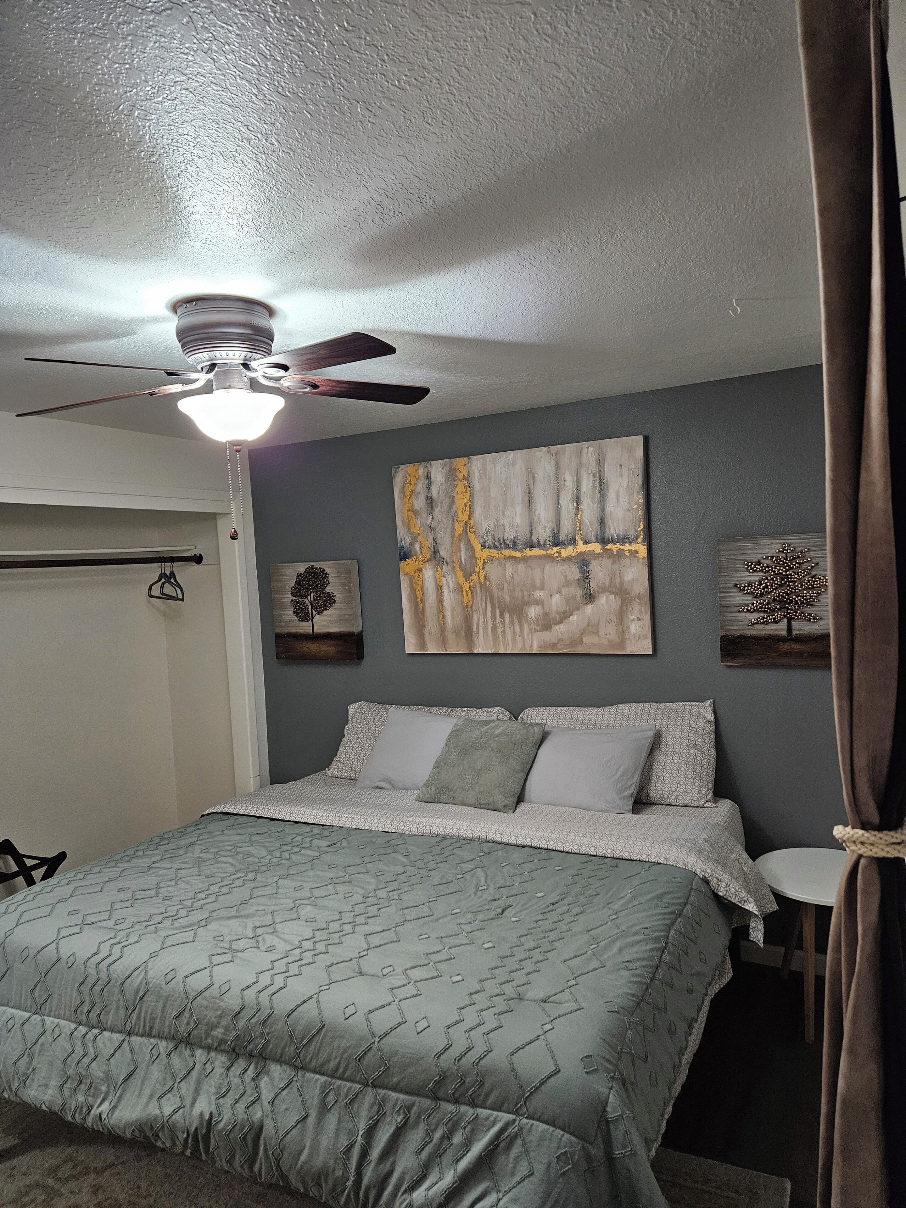 3 chambres, fer et planche à repasser, Wi-Fi, draps fournis