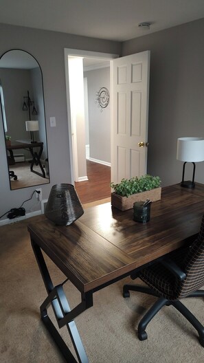 Interior - 11 min from BUF Airport, 19 min from Bills Stadium, 35 min from Niagara Falls! (Buffalo)