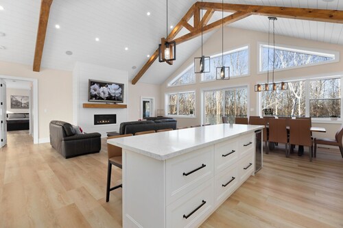 Luxurious Muskoka Retreat w/ hot tub, sauna on a private 24 acre lot.