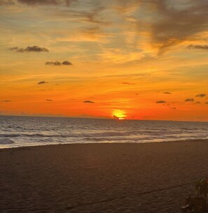 Beach nearby, sun-loungers, beach towels