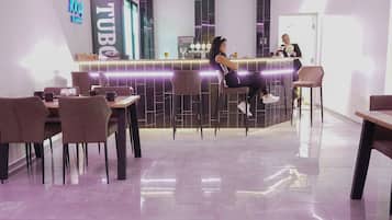 Bar (en el alojamiento)