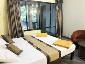 Deluxe Double Room, Balcony, Mountain View | Bathroom | Free toiletries, soap, shampoo, toilet paper - Brookside Nature Resort (Wattegama)
