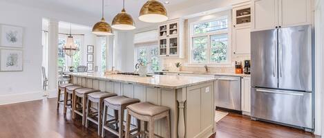 Refrigerador, microondas, horno, lavavajillas