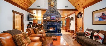 Wisdom Creek Cabin a charming one story, 3 bedroom cabin, sleeps 8 people, 2 bathrooms.