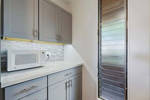 Interior - Partial Oceanview 2bed condo, across st from ocean (Napili-Honokowai)