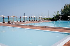 Seasonal outdoor pool, open 9:00 AM to 7:00 PM, pool umbrellas - Club Del Sole Le Mimose Family Resort (Porto Sant'Elpidio)