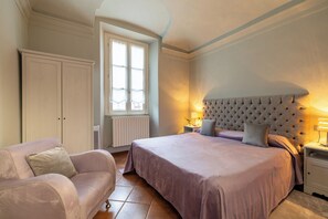 1 slaapkamer, een strijkplank/strijkijzer, wifi, beddengoed