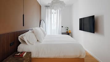 1 camera, una scrivania, ferro/asse da stiro, culla da viaggio