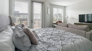 Desk, iron/ironing board, WiFi, bed sheets
