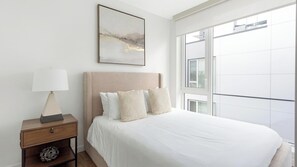 1 bedroom, desk, iron/ironing board, WiFi - Landing | Stylish 1BD, Courtyard, Rooftop Lounge (Seattle)