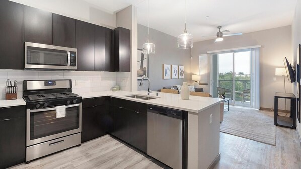 Refrigerador y comedor 