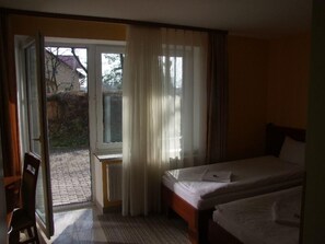 Desk, blackout drapes, free WiFi - Pokoje Gościnne Warneńczyka 85A (Rzeszów)