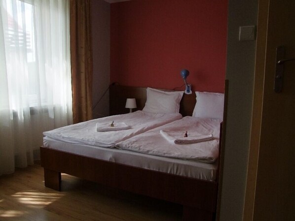 Double Room | Desk, blackout drapes, free WiFi - Pokoje Gościnne Warneńczyka 85A (Rzeszów)