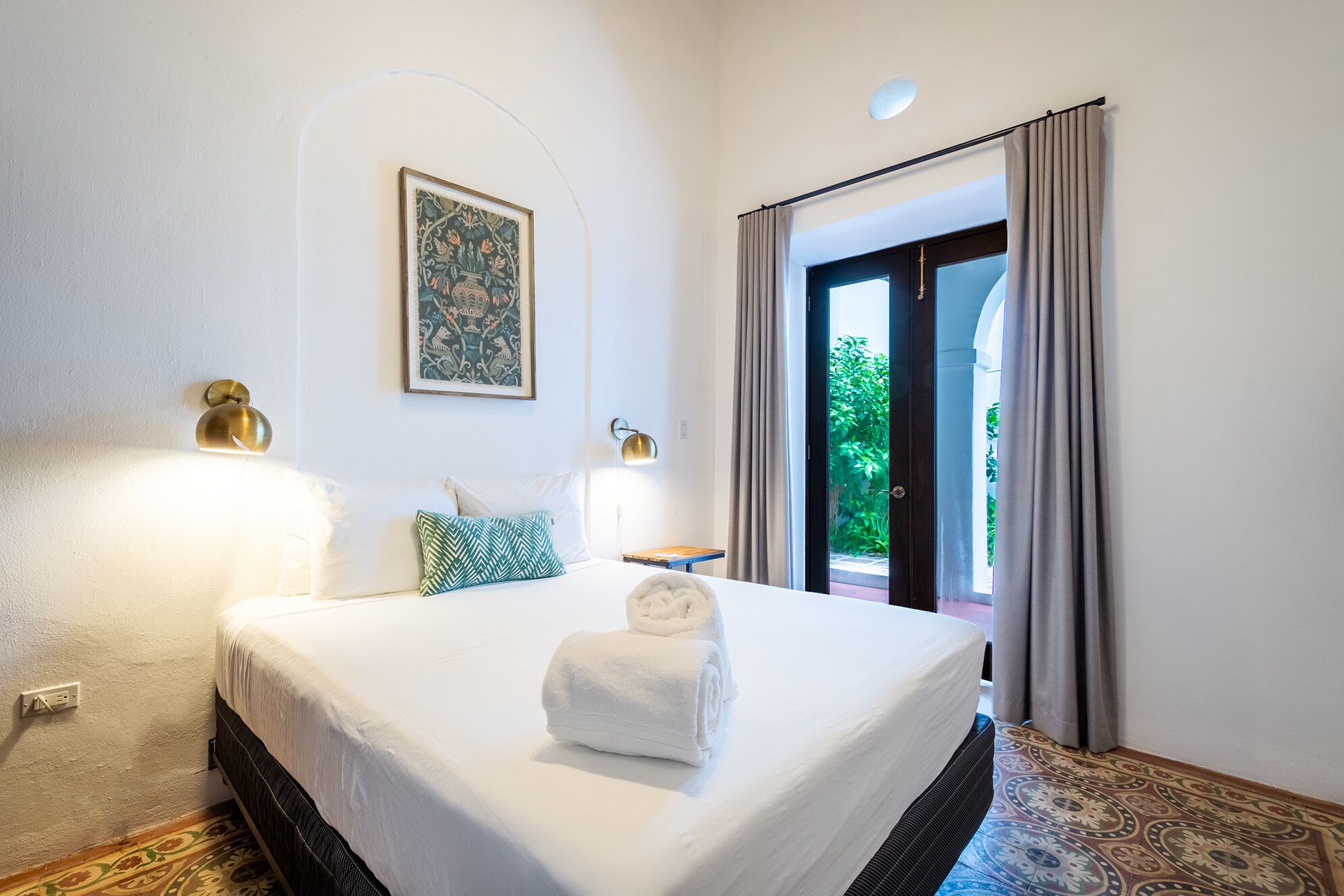 Studio, 1 Queen Bed | Hypo-allergenic bedding, in-room safe, blackout curtains, free WiFi