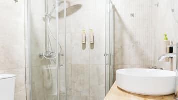 Family Room | Bathroom