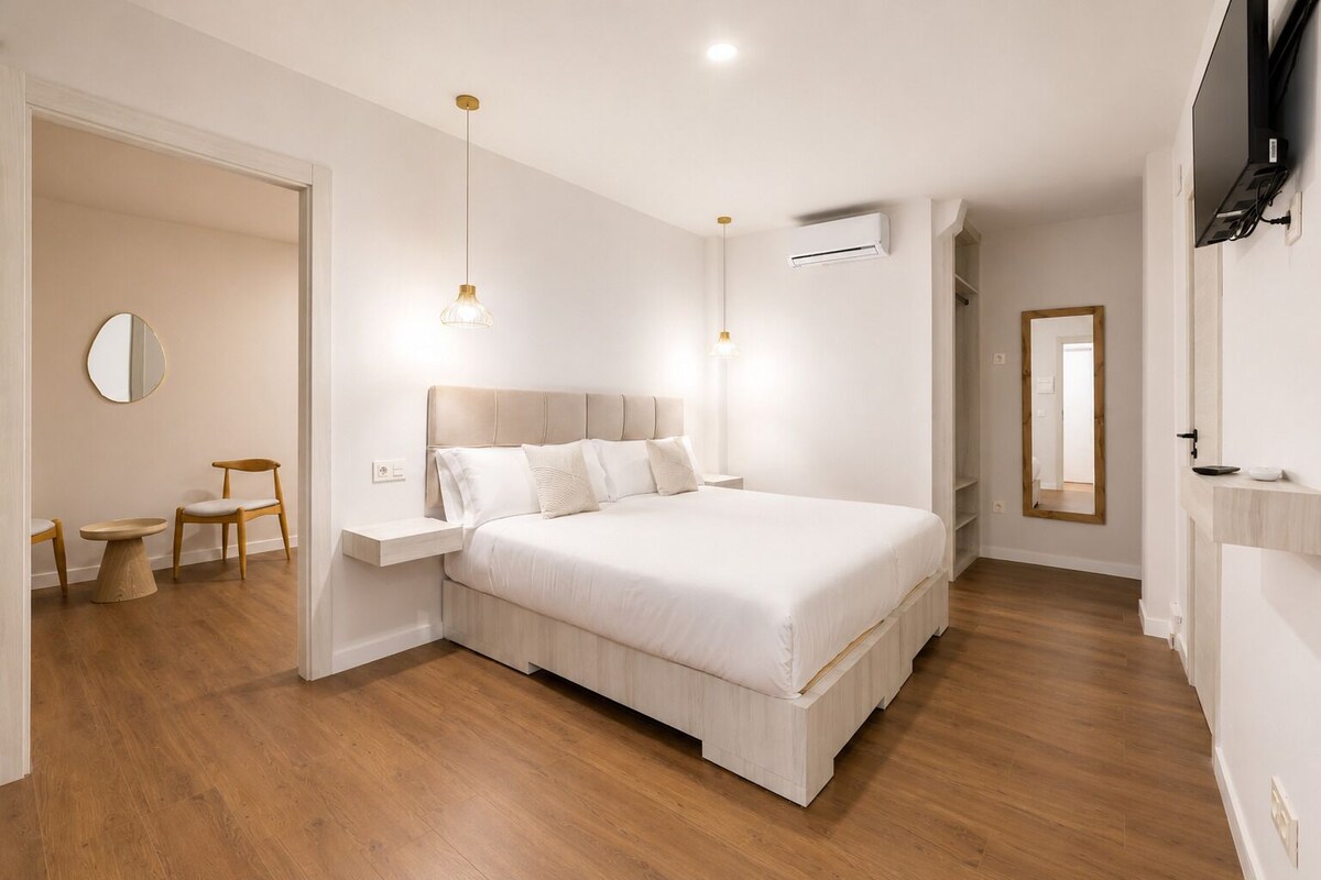 Superior Family Room | Soundproofing, free WiFi, bed sheets