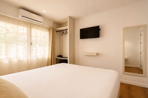 Habitación con 1 cama doble o 2 individuales | Sistema de insonorización, wifi gratis, ropa de cama