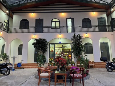Long Vân Hotel