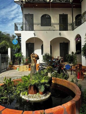 Front of property - Long Vân Hotel (Phu Quoc)