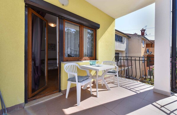 تناول الطعام بالخارج