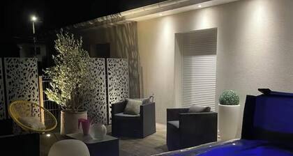 Maison chaleureuse avec jacuzzi située dans un hameau calme et reposant