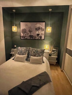 2 bedrooms, desk, iron/ironing board, free WiFi