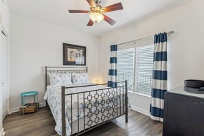 3 bedrooms, iron/ironing board, free WiFi, bed sheets - Shores of Panama 1907- Free Beach Chairs! (Panama City Beach)