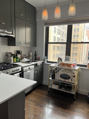 Micro-ondes, four, plaque de cuisson, lave-vaisselle