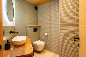 A modern bathroom with a wooden vanity, a large oval sink, a toilet, and a glass shower enclosure. - Chalet Le Rokh - Luxury ski in/out chalet in Peisey&Vallandry (Landry)