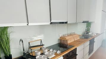 Refrigerador, horno, lavavajillas y periquera