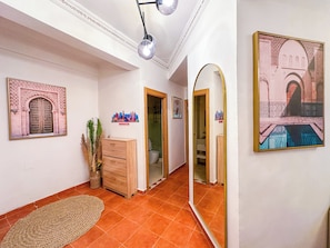 Departamento familiar, vista al jardín | Área de sala de estar