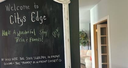 Citys EDGE of Madison- SLEEPS 10 & ONLY 6 Miles to downtown