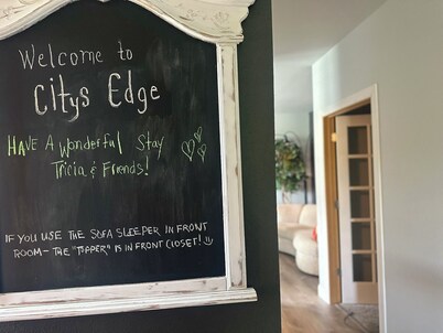 Citys EDGE of Madison- SLEEPS 10 & ONLY 6 Miles to downtown