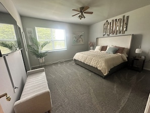 3 bedrooms, desk, iron/ironing board, travel cot