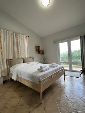3 bedrooms, desk, iron/ironing board, WiFi
