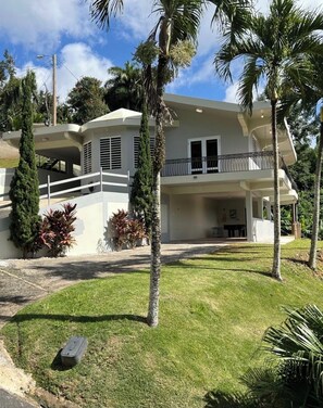 Exterior - 3-bedroom house with Solar Energy, Water cistern, AC, and high speed internet. (Canaboncito)