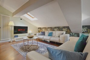 Living area - Historic Villa in Como Center + 4 free parking (Como)